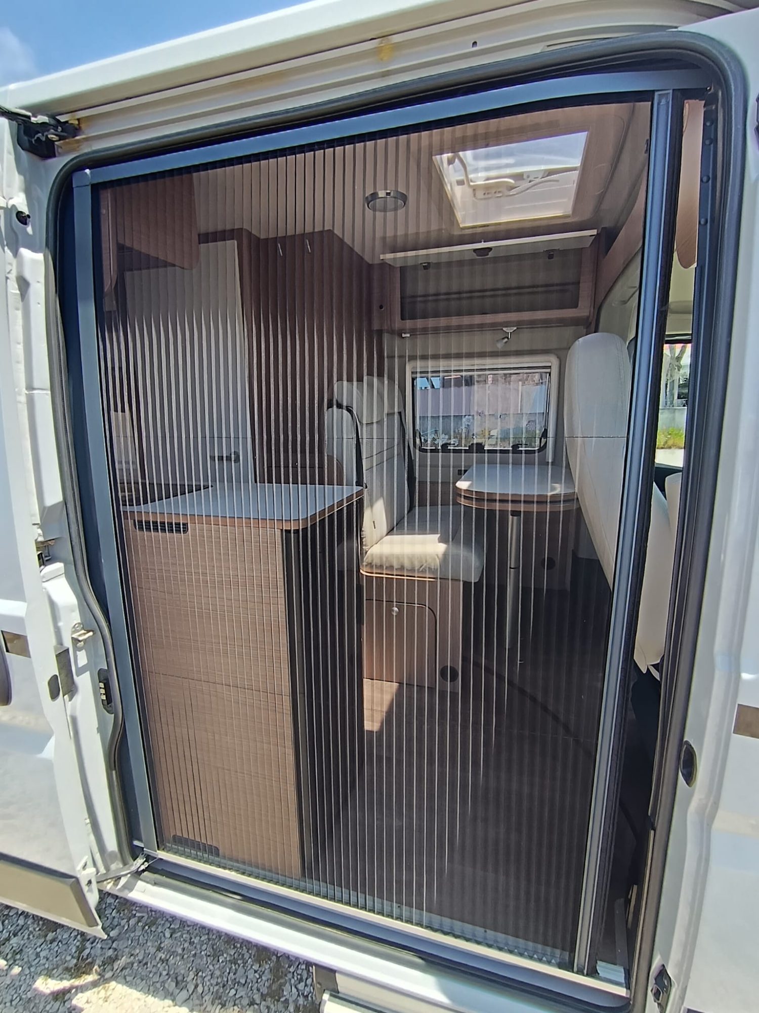 Van-of4.5-omfree-15